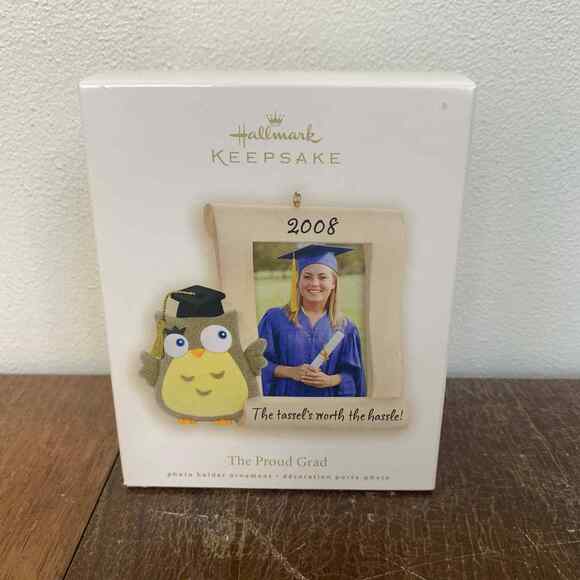 Hallmark Keepsake Ornament Magnet 2008 The Tassel's‎ Worth the Hassle Proud Grad - Picture 1 of 5